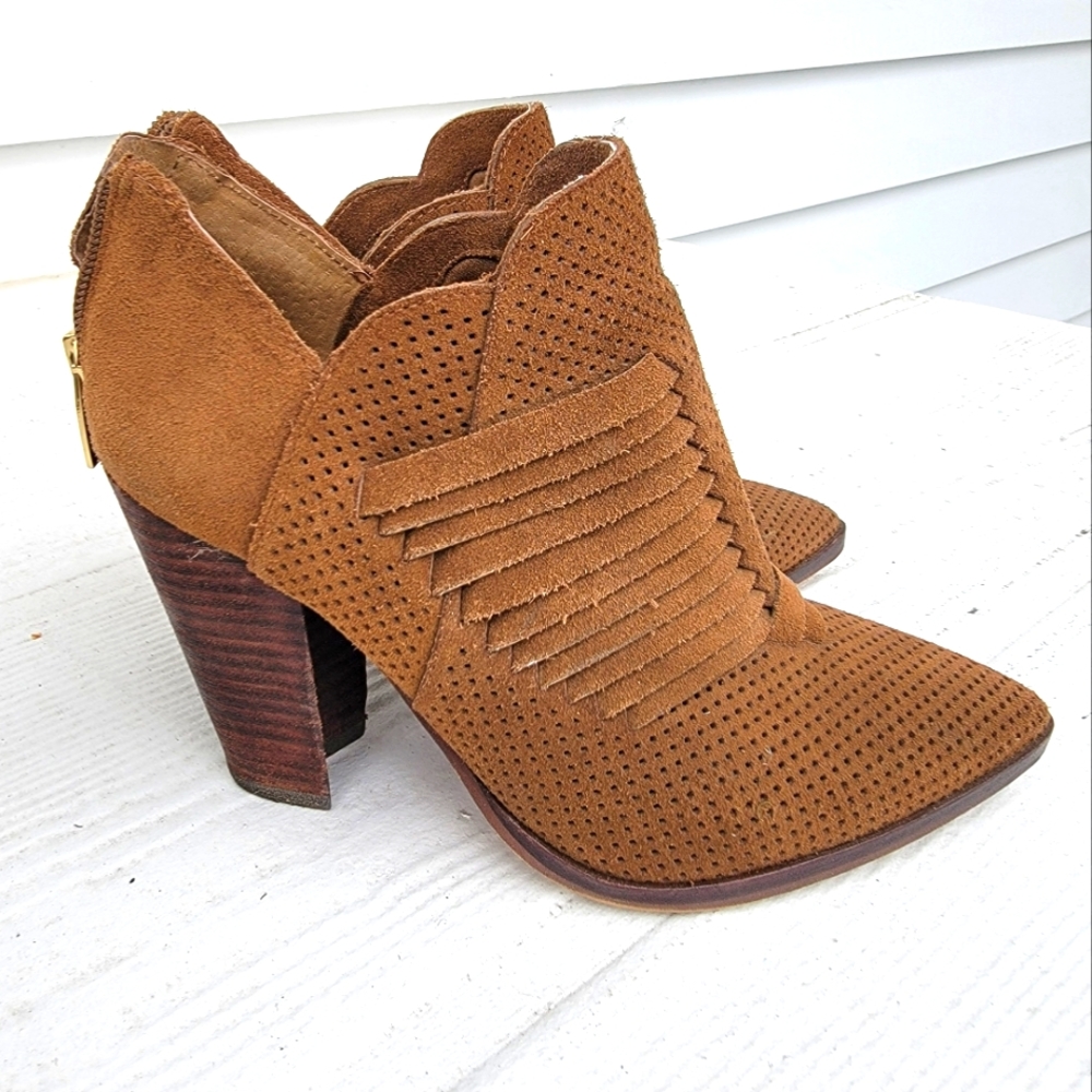 Vince Camuto Brown suede Bootie in size 5.5
